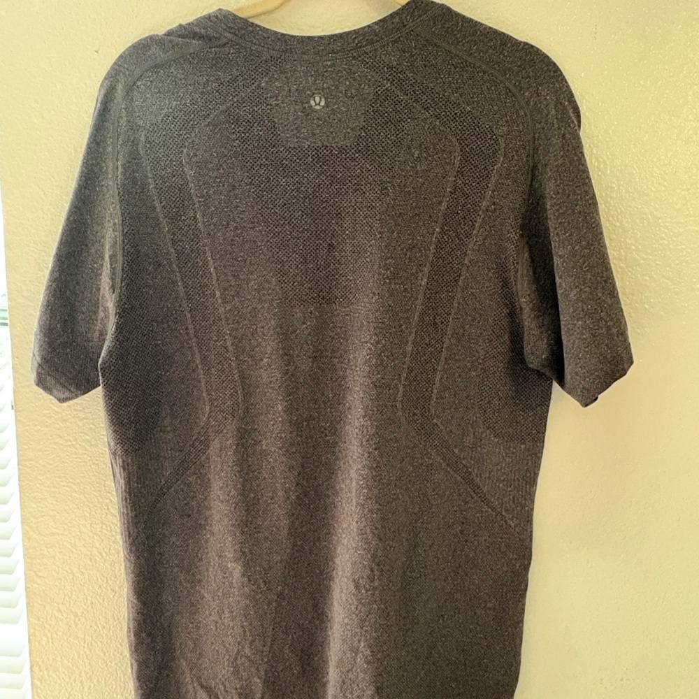 Lululemon Men size LGray V-Neck Shirt - Picture 5 of 5